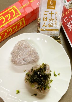 雑穀おにぎりに熟成ジャバンのりトッピング-レシピのメイン写真