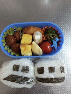 小1 遠足 お弁当 新幹線おにぎり-レシピのメイン写真