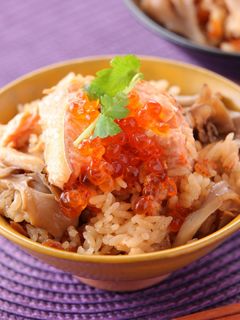 旨味たっぷり『秋鮭と舞茸の炊き込みご飯』-レシピのメイン写真