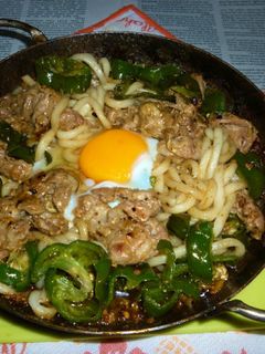 もち豚&ピーマンのアヒージョ炒焼きうどん-レシピのメイン写真