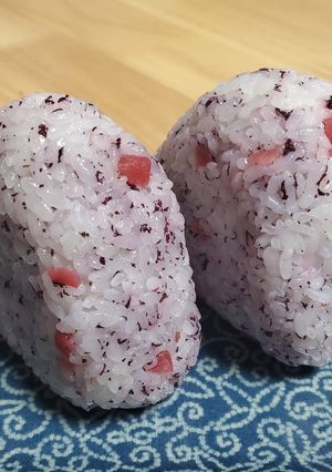 お弁当用【ペロっと食べれる】梅おにぎり♪-レシピのメイン写真
