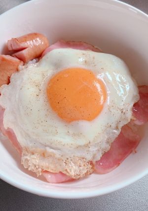 朝食には贅沢な目玉焼き丼！！-レシピのメイン写真