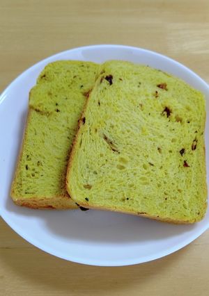ハロウィン☆かぼちゃとれーずんの食パン-レシピのメイン写真