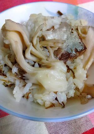 まいたけとサバ缶の炊き込みごはん-レシピのメイン写真