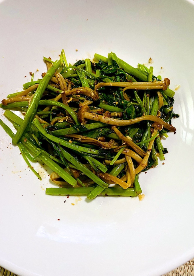 空芯菜と茶えのきの塩麹炒め-レシピのメイン写真