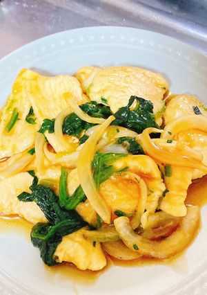 鶏胸肉と玉ねぎとほうれん草の甘辛炒め-レシピのメイン写真