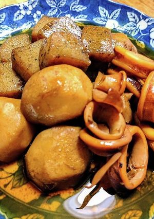 今美味しい　旬の里芋とイカの煮物-レシピのメイン写真