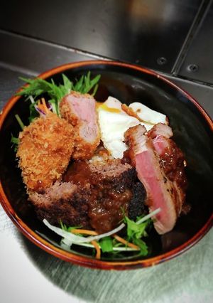 三種肉盛りロコモコ丼❨(@≧↺≦@)❩ノ-レシピのメイン写真