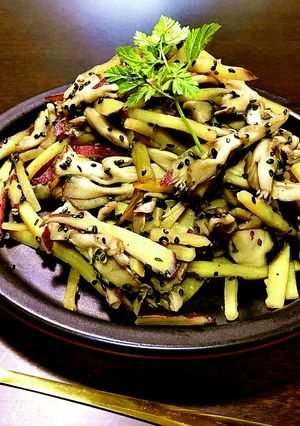 さつま芋と舞茸の甘辛ごま炒め♪-レシピのメイン写真