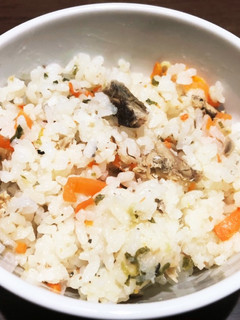 炊飯器にお任せ!【サバ缶で炊き込みご飯】-レシピのメイン写真
