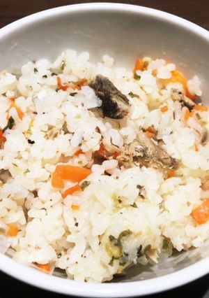 炊飯器にお任せ！【サバ缶で炊き込みご飯】-レシピのメイン写真