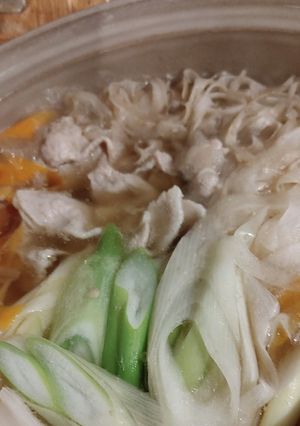 バラ肉と薄く切った野菜で鍋物-レシピのメイン写真