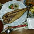 魚の一夜干しにカップ大根おろしとレモン