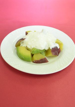 さつま芋とアボカドの玉葱ヨーグルトソース-レシピのメイン写真