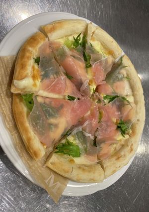 生ハムとチーズのサラダピザ-レシピのメイン写真
