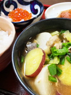 秋の味覚・簡単★さつまいもとカブの豚汁-レシピのメイン写真
