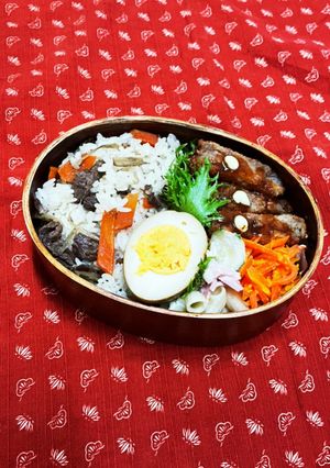 牛ごぼう混ぜご飯とコロッケ弁当-レシピのメイン写真
