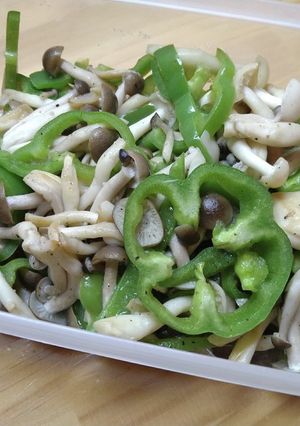 きのことピーマンの塩胡椒炒め-レシピのメイン写真