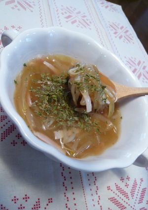 体も財布もぽっかぽか♬おかずもやしスープ-レシピのメイン写真