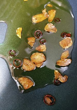 色んな料理に使える辛みにんにくオイル♪-レシピのメイン写真