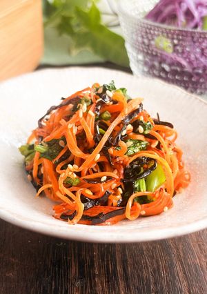 にんじんとカブの葉の塩昆布炒め-レシピのメイン写真