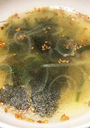 5分で【白ねぎとわかめのスープ】　-レシピのメイン写真