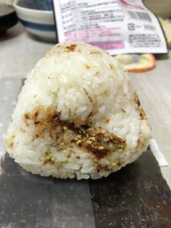 ふりかけはっつけたおにぎり-レシピのメイン写真