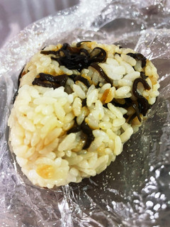 超簡単おにぎり(塩昆布×天かす)-レシピのメイン写真