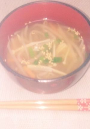 エノキとモヤシと人参の味噌汁-レシピのメイン写真