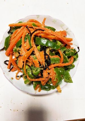 ピーマンとにんじんのごま塩昆布あえ-レシピのメイン写真