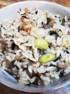 【ひじき】具だくさん炊き込みご飯!-レシピのメイン写真