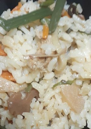 ひとてまくわえた炊き込みご飯-レシピのメイン写真