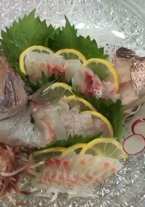 鯛の姿造り尾頭付きのさばき方と盛り付け方-レシピのメイン写真