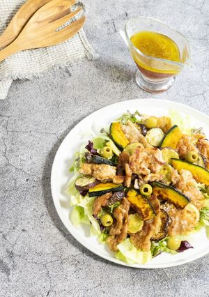 カリカリ豚肉と秋野菜のサラダ-レシピのメイン写真