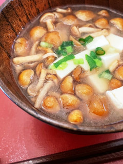 基本の豆腐とナメコのお味噌汁-レシピのメイン写真