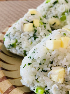 青菜とシラスとチーズのおにぎり-レシピのメイン写真