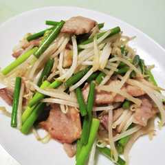 รูปของ 豚肉とにんにくの芽ともやし炒め