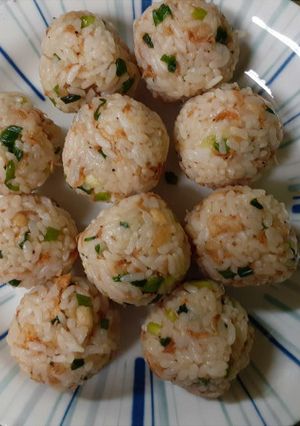素干しえびと天かすのちびおにぎり-レシピのメイン写真