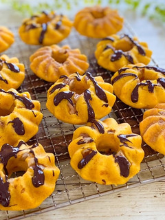 かぼちゃとクルミのヨーグルト焼きドーナツ-レシピのメイン写真