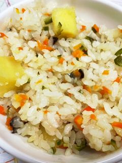 炊飯器で作るさつまいもピラフ-レシピのメイン写真