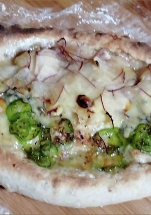 りんごとハラペーニョと蜂蜜のピザ-レシピのメイン写真