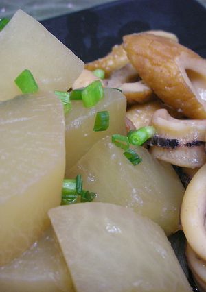 大根とイカ＆ちくわの煮物♪-レシピのメイン写真