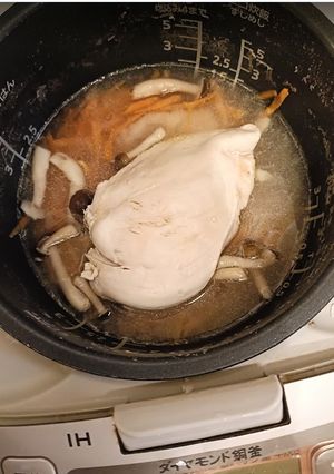 炊飯器で鶏むねの蒸し鶏とスープを同時調理-レシピのメイン写真