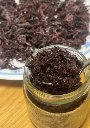 梅干し作りで出来た赤紫蘇で作るゆかり-レシピのメイン写真