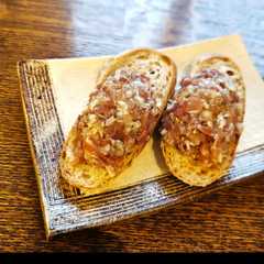 รูปของ 叩き生ハムのブルスケッタ