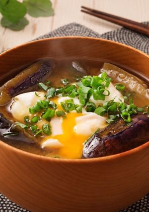 焼きなすと落とし卵の味噌汁-レシピのメイン写真