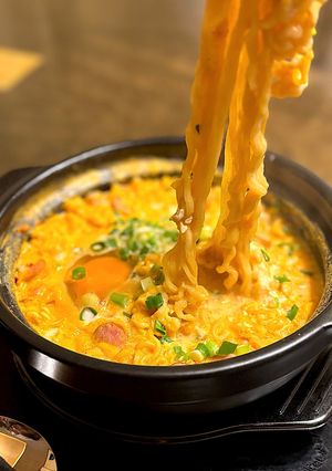 SNSで大人気💕背徳感❗️ピンクラーメン-レシピのメイン写真