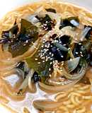 簡単☆玉ねぎとわかめの味噌ラーメン