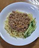 麻婆豆腐の素で簡単ジャージャー麺風