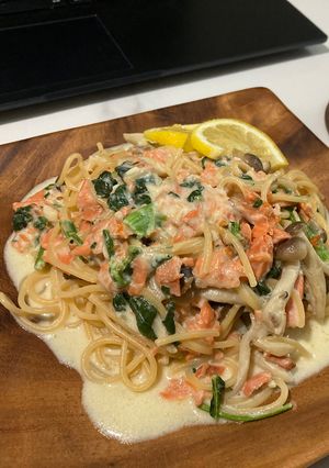 自家製鮭フレークでほうれん草のレモンクリームパス-レシピのメイン写真